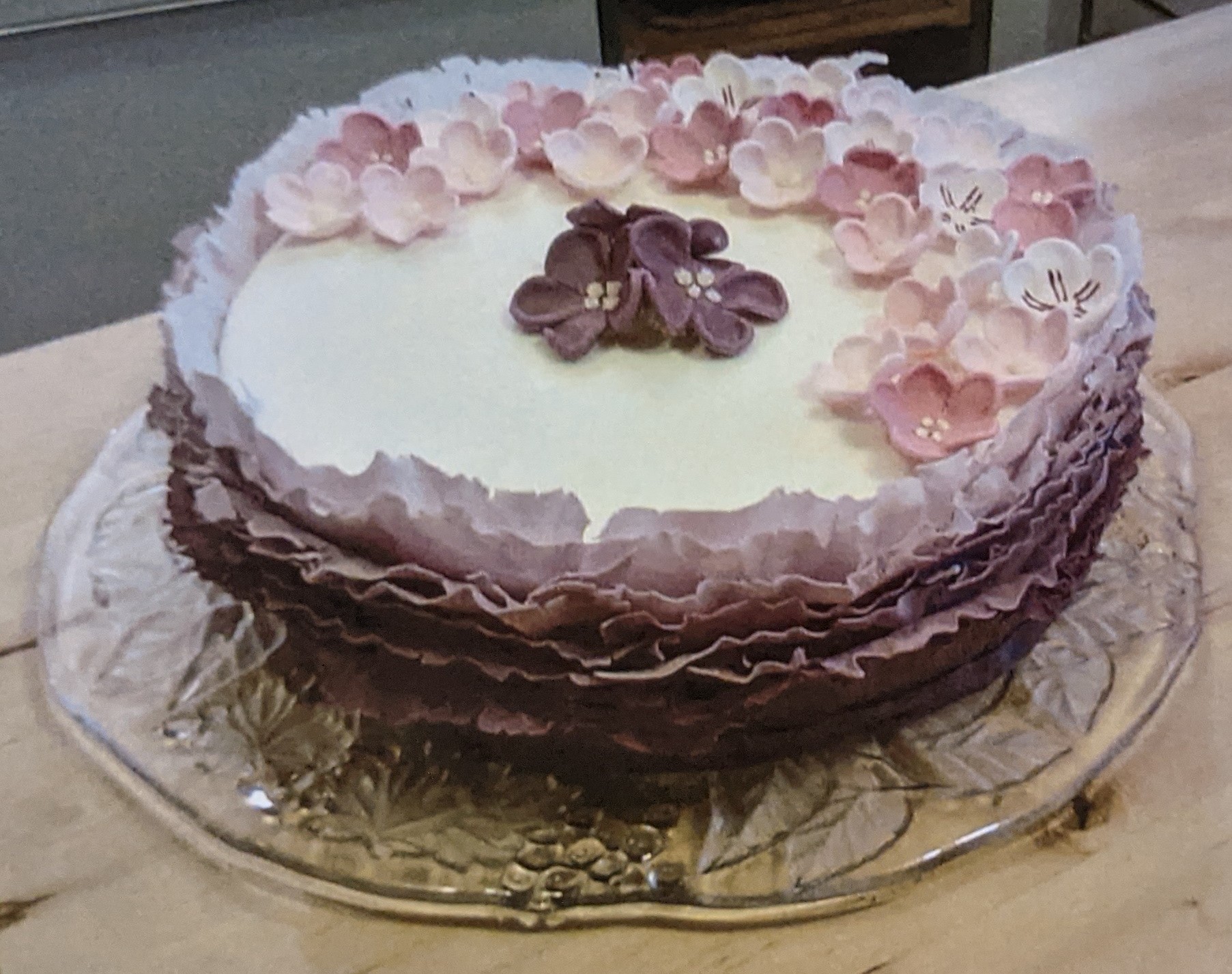 image of fondant cake with flowers