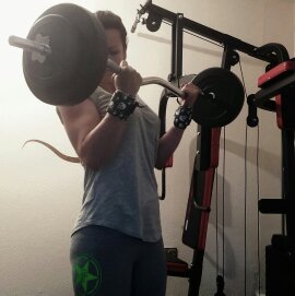 image of biceps training with ez-barbell